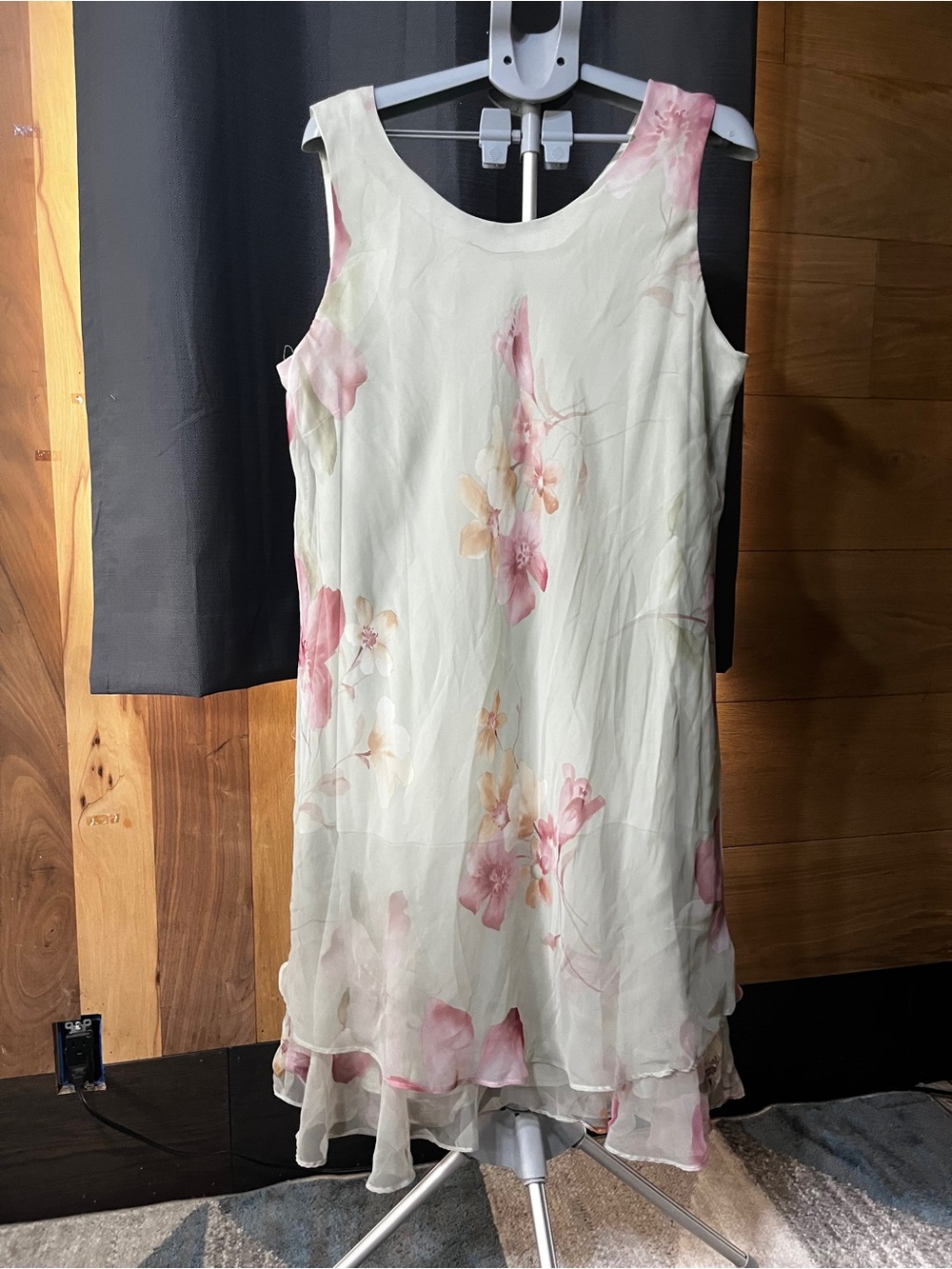 Sleeveless Floral Midi Dress in Light Green with Pink Blossoms